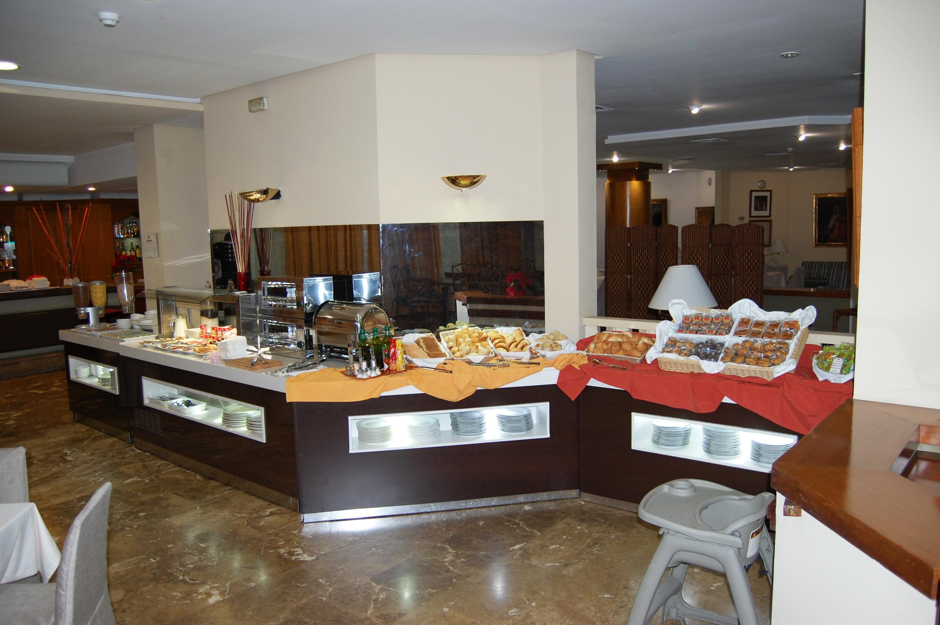 Hotel Pasarela Севиля Екстериор снимка