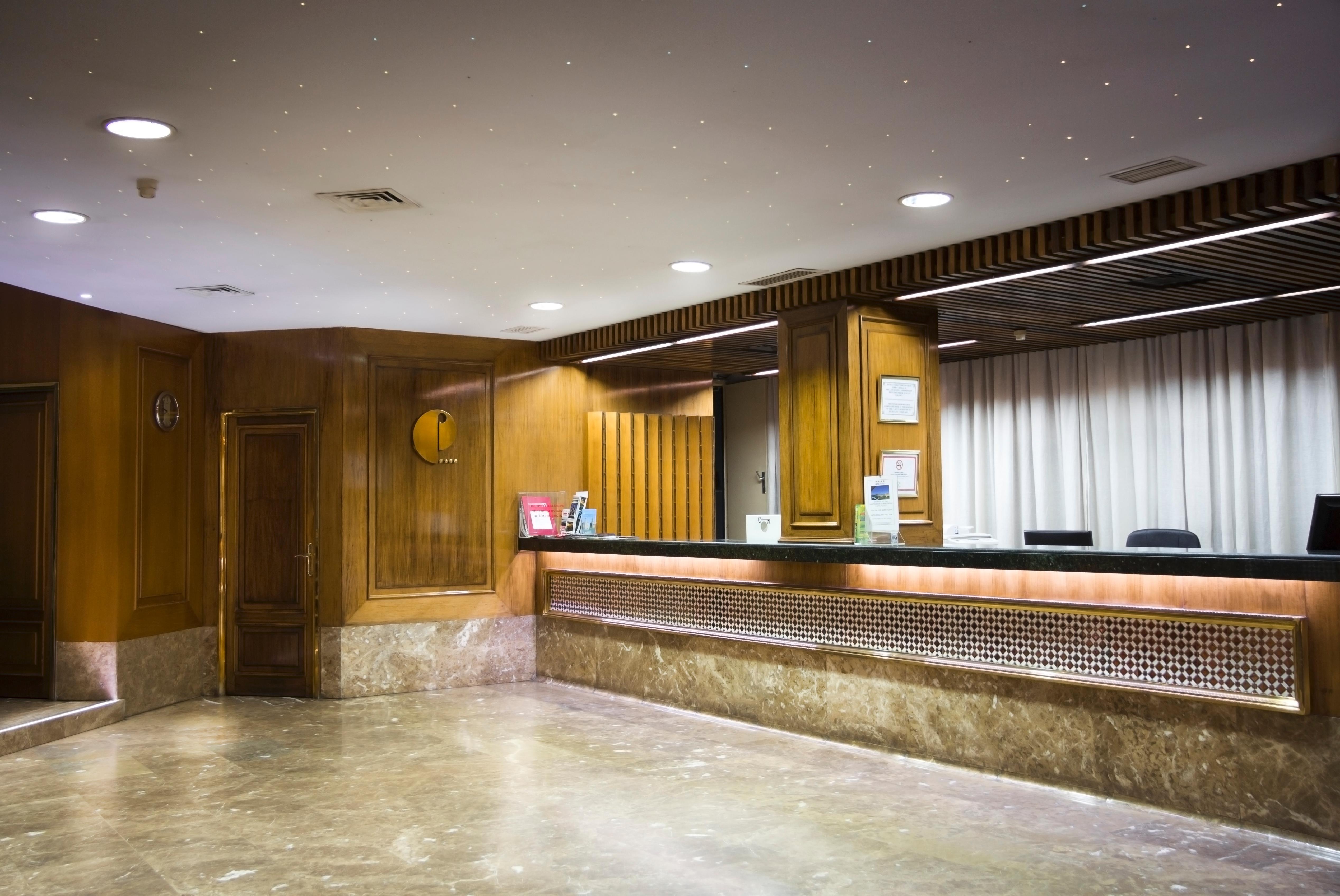 Hotel Pasarela Севиля Екстериор снимка