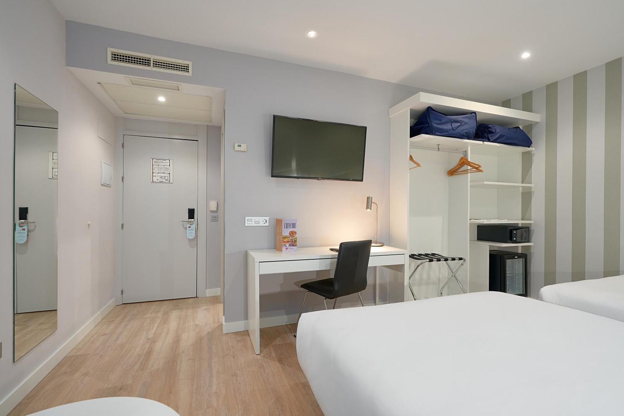 Hotel Pasarela Севиля Екстериор снимка